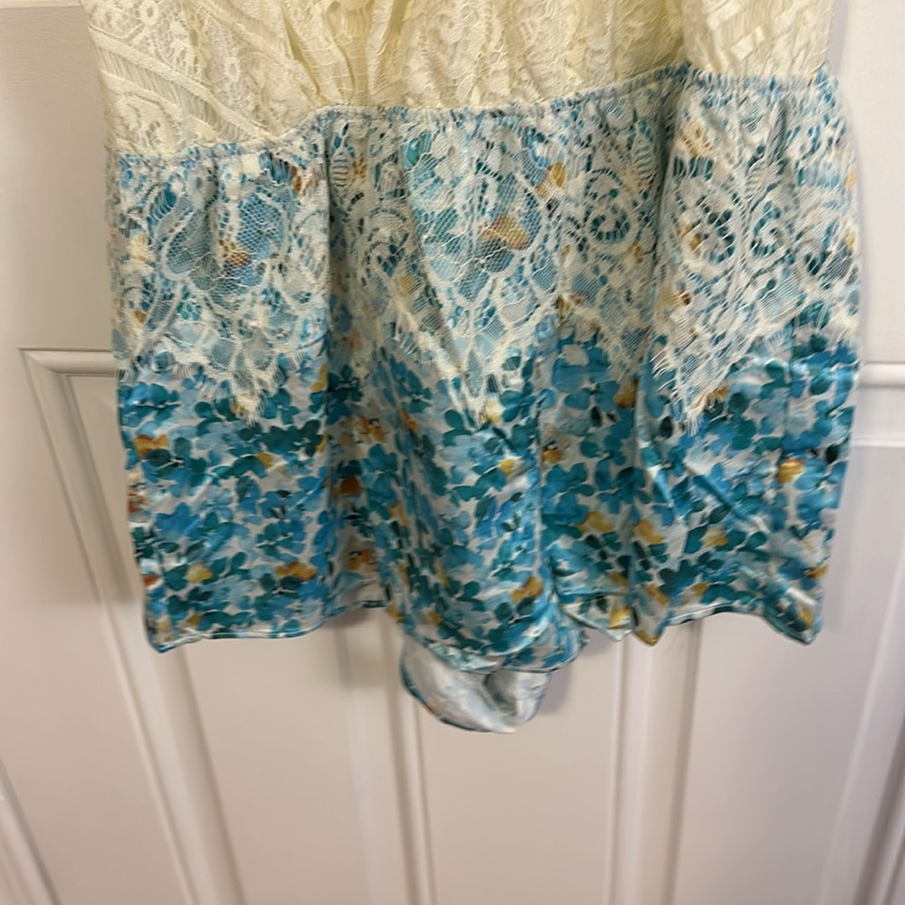NWT Lulus romper.  Size large - Picture 4 of 6